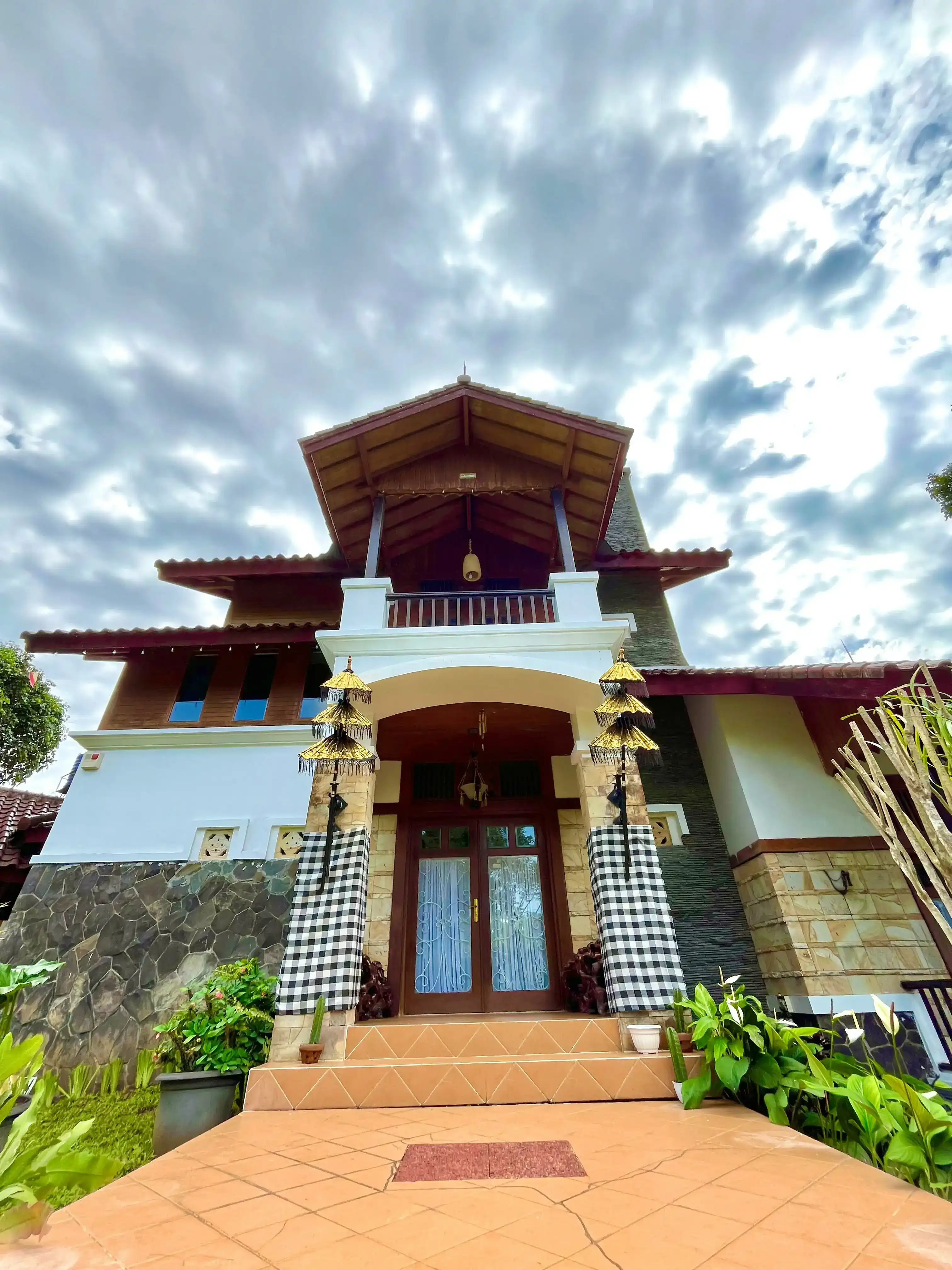 Villa The Ayesha Villa 2 - Sewa Villa Mewah di Puncak Bogor 6 Kamar Tidur untuk 40 Tamu